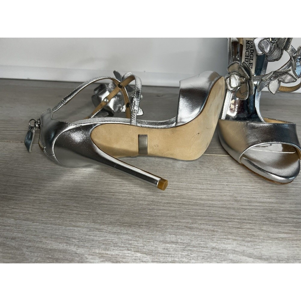 Badgley Mischka Women’s 4.5 inch 3D flower Stilettos Pumps Silver Size 5M - Picture 6 of 7